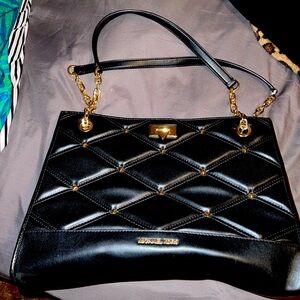 Pre owned Michael Kors purse in excellent conditions